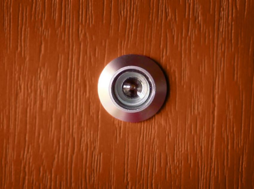 PEEPHOLE, round