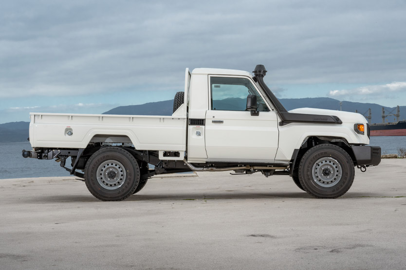 LANDCRUISER 4x4 (HZJ79) 3 sièges, diesel LHD pick-up