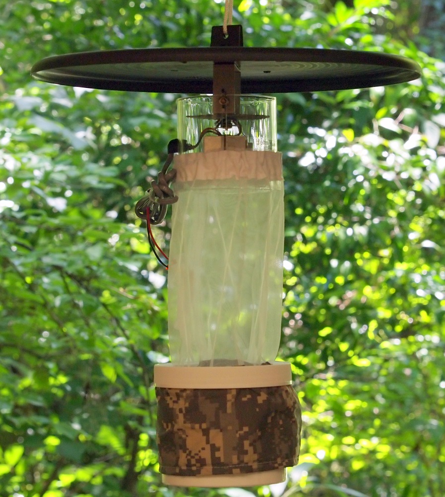 MINIATURE LIGHT TRAP (model 1012) for mosquitoes