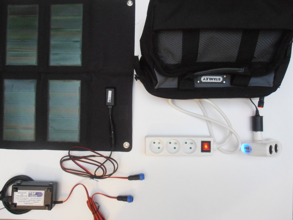 CHARGEUR SOLAIRE mobile, PC/satphone + panneau+convert+batt.