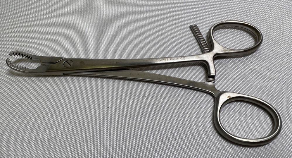 REPOSITIONING FORCEPS, with widened and serrated jaws 168mm