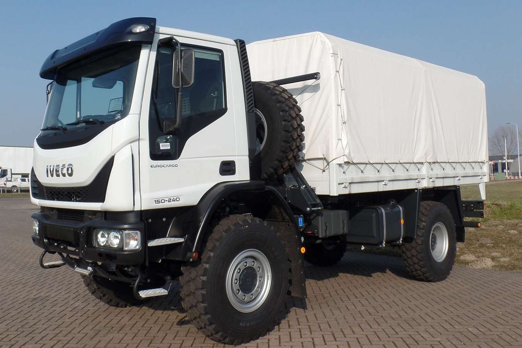 CAMION 4x4 plateau/ridelles baché (IVECO ML150E24WS)