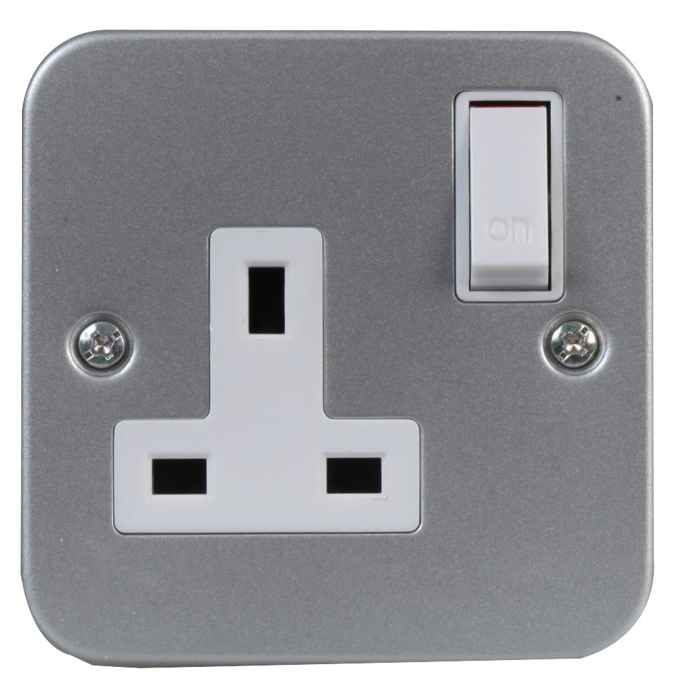 1-GANG SWITCHED SOCKET, metal, 13A, 240V, UK, for indoor