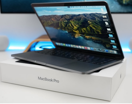 COMPUTER laptop (Apple Macbook Pro) 15" + accessories