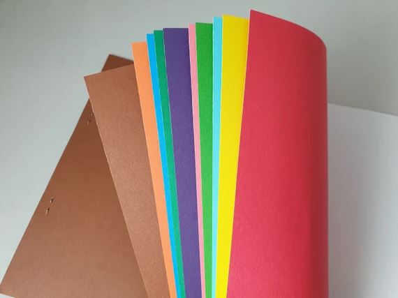 PAPIER CARTONNE, couleurs diverses, 10 feuilles