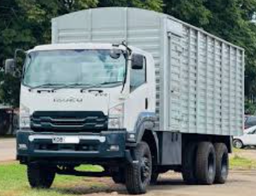 [TTRUISUZ6RHE1] CAMION 6x4(ISUZU FVZ34T) corps acier fermé triple essieu RHD